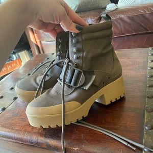 STEVE MADDEN LACE UP ARMY BOOT